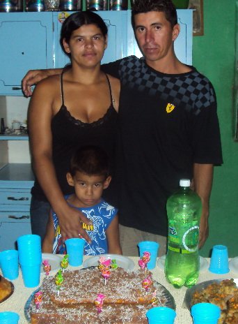 Van cuida da casa, da família e cozinha para fora. Foto: Liliana Peixinho.